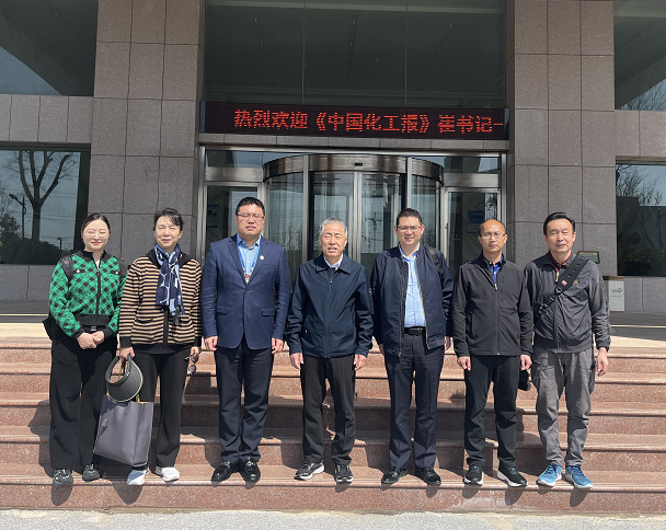 《中國化工報》崔書記一行來海利爾調研指導